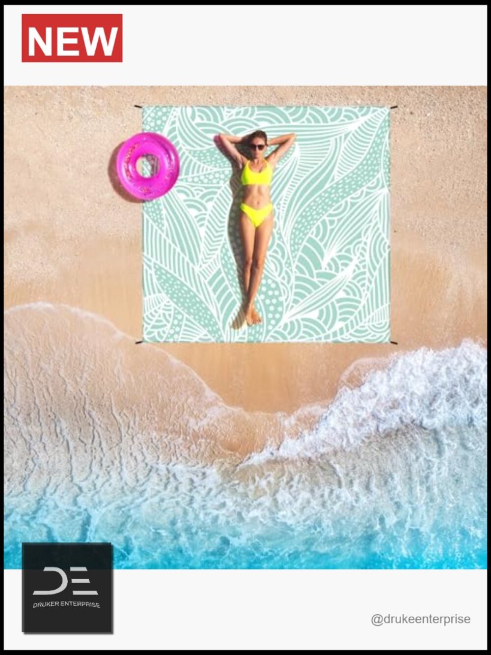 Waterproof Sandproof Beach Blanket for 2-4 Adults Quick Drying Outdoor Picnic - Picture 5 of 6